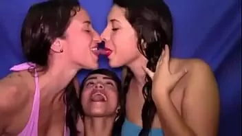 Играть Venezolanas трахают в рот, целуют со слюной, ses vomito, глубокая глотка, рвота, чертовски сперма