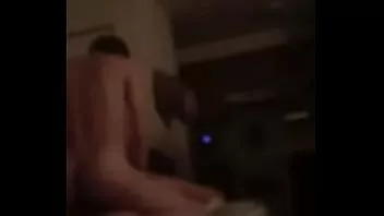 Redare Oferându-i prietenului meu dracu’ orgasme multiple și ejacând adânc în păsărica ei.
