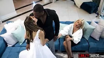 Riproduci Crazytaboo.com - l'adolescente sposa sexy gianna dior si scopa un grosso ragazzo di colore davanti alla moglie tettona bridgette b