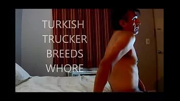 Abspielen Zibmusser-Hure wird von türkischem Trucker in billigem Motel gefickt
