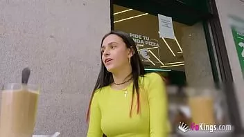 Reproduzir Posh colombiana nos mostra seus lugares favoritos em madrid e se fode