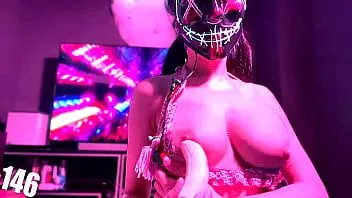 Oynat Seksi asyalı seğirme flama onun kıyafeti içinde göğüslerini yanıp sönen #146