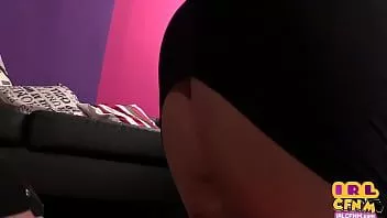 Abspielen Mollige Cfnm-MILF lutscht POV-Schwanz und nimmt Sperma auf ihre Brüste