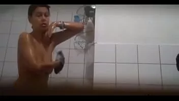 تشغيل زوجة أبي غسل بوسها (كاميرا تجسس)