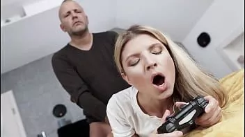 Играть Геймер девушка фокус Джина Герсон, Томас Стоун