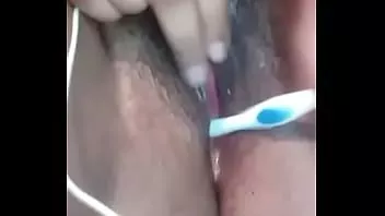 Oynat Snapchat'teki adam bakireye kendini nasıl tatmin edeceğini öğretiyor