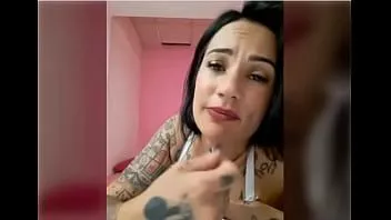 Reproduzir Garota da Bellamafia brinca na web e mostra sutiã branco de renda