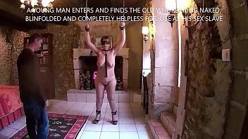Jouer Suzi la pute mature sert un jeune admirateur