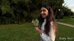 Abspielen Orgasmus im öffentlichen Park: Echter Pärchen-POV-Teenie-Sex
