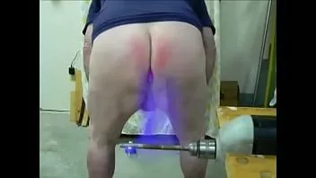 Abspielen Spanking mit Fliegenklatsche im Drill von Pinky 396