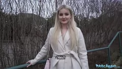 play Der öffentliche Agent wird mit kalifornischen Blondine in Strümpfen ungezogen: Saugen, Doggystyle und Cumshot