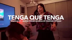 Reproducir La adolescente morena caliente se pone ensuciada con Tenga que Tenga