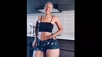Играть Кто она? phatbooty africapesrcrazy 3