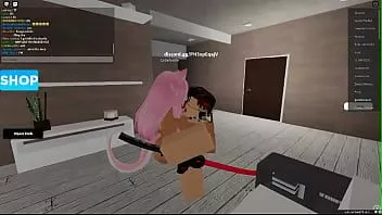 Reproduzir A menina rosa com um sorriso adora chupar: 3