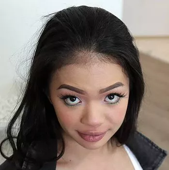 قناة Paisley Paige