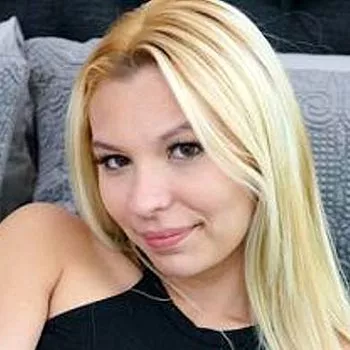 Порнозвезда Sophia Sweet
